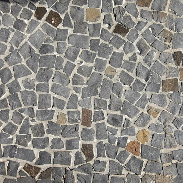 revestimento-de-pedra-portuguesa-petit-pave-preto-chão-piso-de-pedra-1