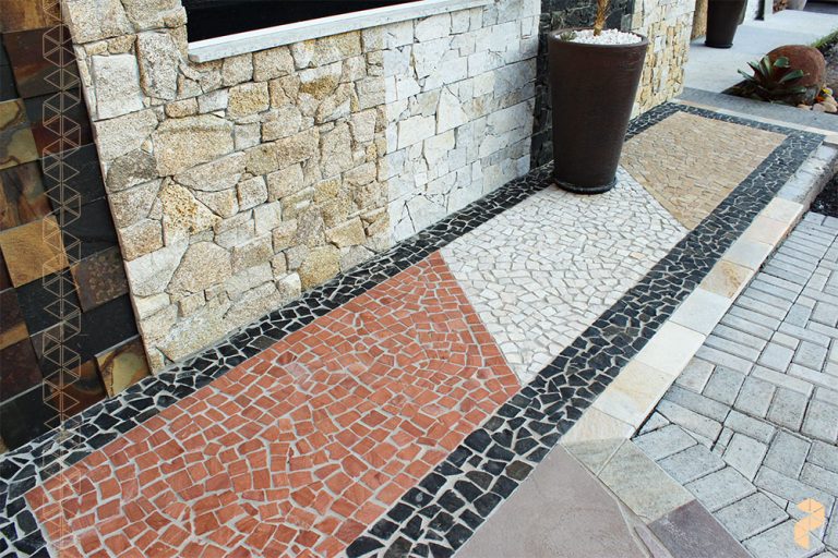 revestimento-de-pedra-portuguesa-petit-pave-preto-chão-piso-de-pedra-2
