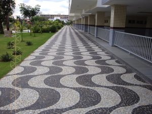 5 Pedras para Utilizar sem medo na rampa de Garagem 6 revestimento de pedra portuguesa petit pave preto chao piso de pedra 3