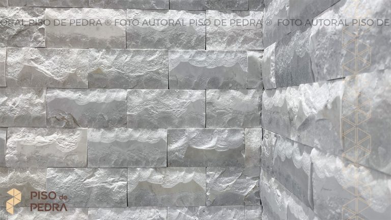 revestimento-marmore-carrara-rockface-10x20-piso-de-pedra-ambiente-3