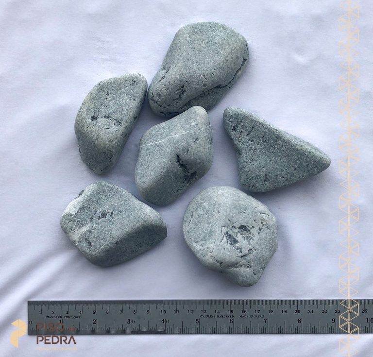 large-light-gray-pebble-for-garden-decoration-landscaping-stone-floor