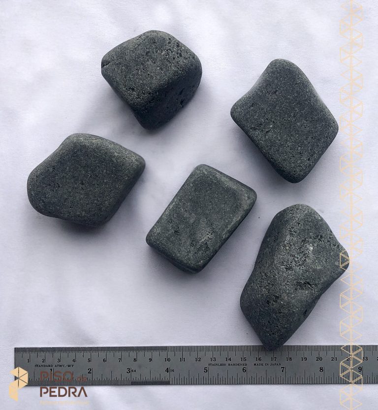 large-black-pebble-for-garden-decoration-landscaping-stone-floor