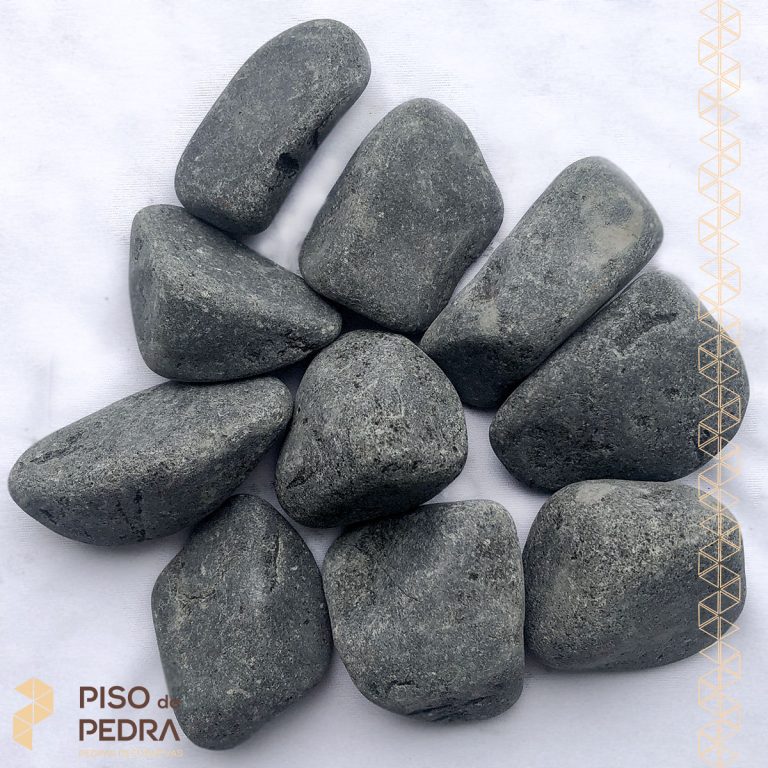 medium-black-pebble-for-garden-decoration-landscaping-stone-floor-2