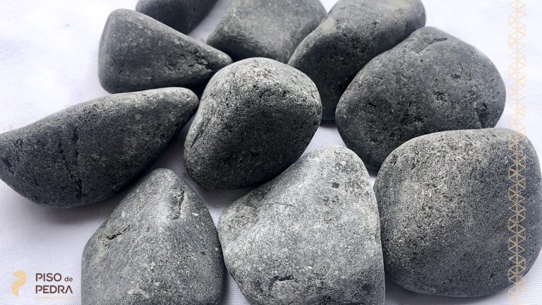 medium-black-pebble-for-garden-decoration-landscaping-stone-floor-3